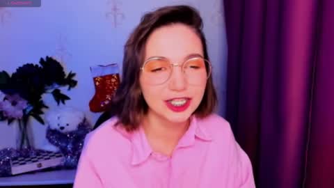 Snapshot of kindhazelhere_ chatting on December 22, 2025, 9:12 pm Hazel online show from December 22, 2025, 9:12 pm