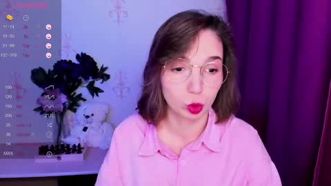 Snapshot of kindhazelhere_ chatting on February 3, 2026, 9:14 am Hazel online show from February 3, 2026, 9:14 am