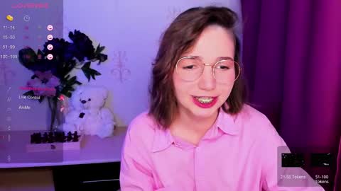 Snapshot of kindhazelhere_ chatting on February 11, 2026, 9:09 pm Hazel online show from February 11, 2026, 9:09 pm