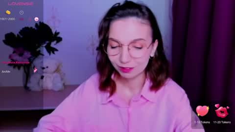 Snapshot of kindhazelhere_ chatting on June 15, 2026, 4:47 am Hazel online show from June 15, 2026, 4:47 am