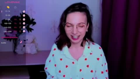 Snapshot of kindhazelhere_ chatting on June 19, 2026, 5:34 am Hazel online show from June 19, 2026, 5:34 am