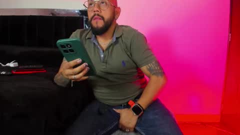 king_bear_25 online show from March 3, 2026, 1:12 am