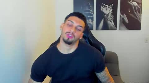 king_of_kings__ online show from October 3, 2025, 10:40 pm