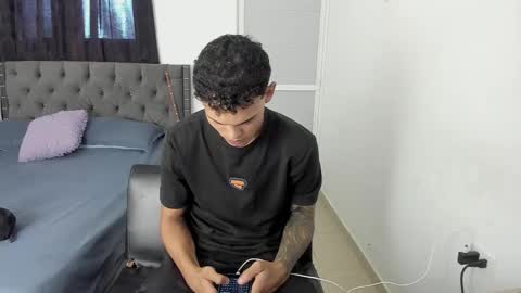 DOMINANT ALPHA KINGS online show from December 22, 2025, 6:38 pm