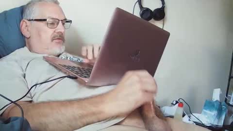 kingtongue10 online show from September 28, 2025, 3:06 pm