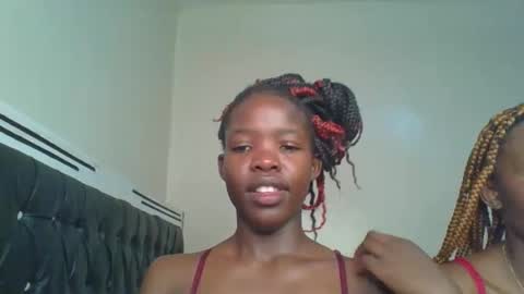 Snapshot of kinky_aria chatting on September 23, 2025, 7:17 pm kinky_aria online show from September 23, 2025, 7:17 pm