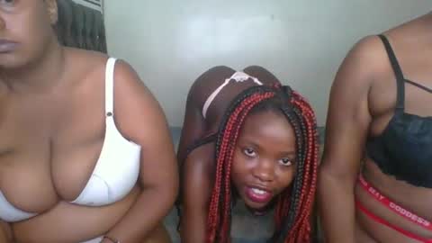 Snapshot of kinky_aria chatting on September 30, 2025, 6:02 pm kinky_aria online show from September 30, 2025, 6:02 pm