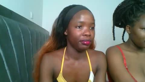 Snapshot of kinky_aria chatting on October 8, 2025, 6:49 pm kinky_aria online show from October 8, 2025, 6:49 pm