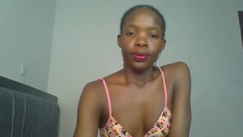 Snapshot of kinky_aria chatting on October 13, 2025, 5:35 pm kinky_aria online show from October 13, 2025, 5:35 pm