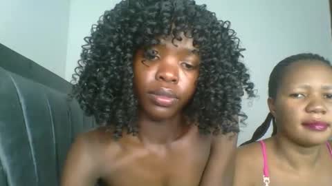 Snapshot of kinky_aria chatting on October 18, 2025, 5:14 pm kinky_aria online show from October 18, 2025, 5:14 pm