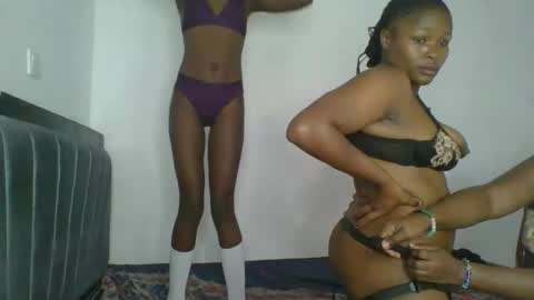 Snapshot of kinky_aria chatting on November 14, 2025, 9:24 pm kinky_aria online show from November 14, 2025, 9:24 pm