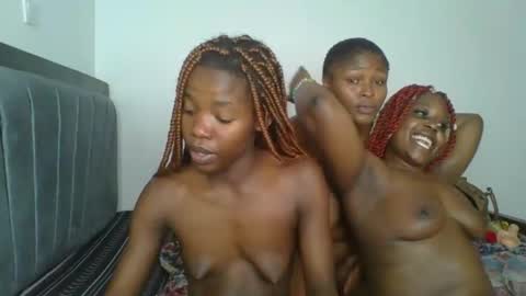 Snapshot of kinky_aria chatting on November 17, 2025, 11:32 pm kinky_aria online show from November 17, 2025, 11:32 pm