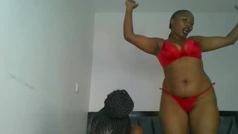 Snapshot of kinky_aria chatting on November 25, 2025, 8:31 pm kinky_aria online show from November 25, 2025, 8:31 pm