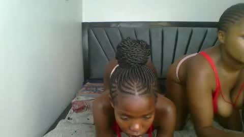 Snapshot of kinky_aria chatting on November 26, 2025, 8:37 am kinky_aria online show from November 26, 2025, 8:37 am