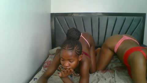 Snapshot of kinky_aria chatting on November 26, 2025, 8:43 pm kinky_aria online show from November 26, 2025, 8:43 pm