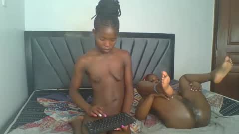 Snapshot of kinky_aria chatting on November 27, 2025, 9:28 pm kinky_aria online show from November 27, 2025, 9:28 pm