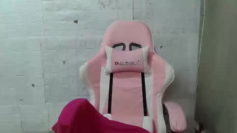 Snapshot of kinky_gurl69 chatting on October 3, 2025, 2:08 am mary online show from October 3, 2025, 2:08 am