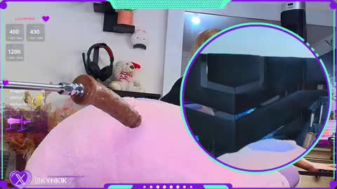 Snapshot of kinky_karo chatting on February 10, 2025, 2:05 pm    online show from February 10, 2025, 2:05 pm
