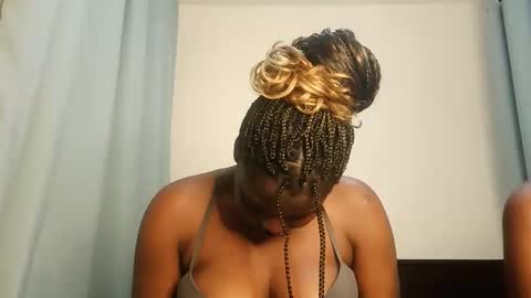 Lola online show from November 7, 2025, 8:09 pm