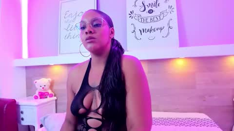 Thifanny  online show from March 6, 2026, 12:01 pm