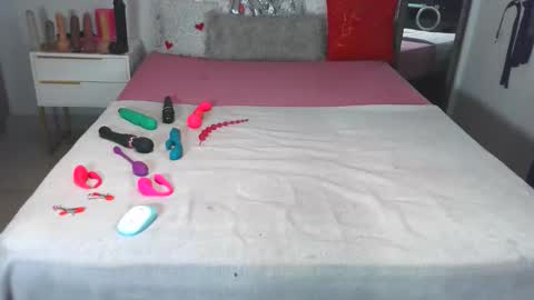 KinyBunz online show from November 19, 2025, 2:00 am