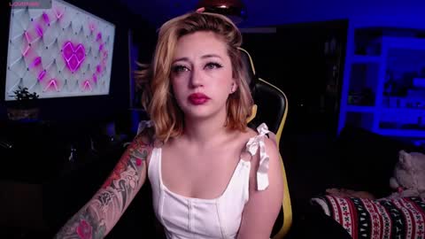 Snapshot of kinkydoll_ chatting on January 3, 2025, 6:33 am Sara online show from January 3, 2025, 6:33 am