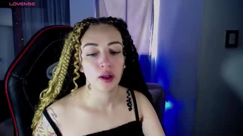 Snapshot of kinkydoll_ chatting on November 21, 2025, 5:33 pm Sara online show from November 21, 2025, 5:33 pm