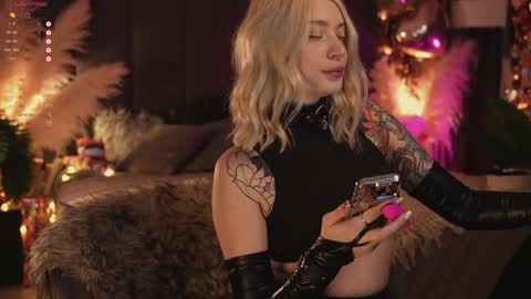 kinkylina_ online show from February 8, 2025, 3:21 pm