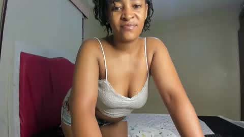 Snapshot of kinkylyla chatting on January 22, 2025, 6:20 am Kinky online show from January 22, 2025, 6:20 am