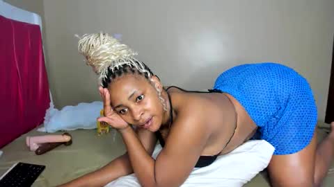 Snapshot of kinkylyla chatting on September 25, 2025, 7:45 am Kinky online show from September 25, 2025, 7:45 am