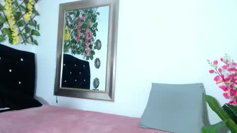 Isabella  online show from February 24, 2025, 12:52 am