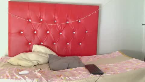 kinkyxstallion online show from April 12, 2026, 8:08 am