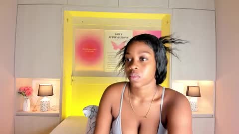 Snapshot of kiomarabaker chatting on November 19, 2025, 12:05 pm M A R A online show from November 19, 2025, 12:05 pm