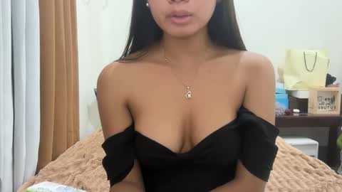 kira_danaya online show from April 8, 2026, 4:07 pm