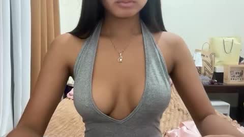 kira_danaya online show from April 11, 2026, 3:49 pm