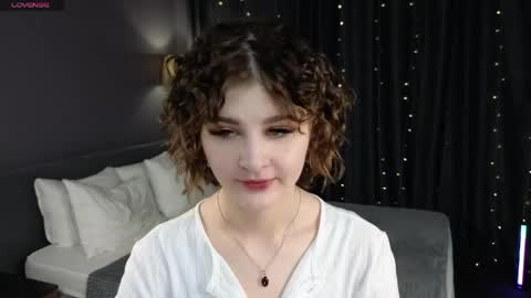 Snapshot of kira_fluffy chatting on June 6, 2026, 12:05 am Kira online show from June 6, 2026, 12:05 am