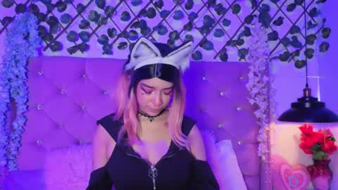 Kira online show from May 8, 2026, 8:14 pm