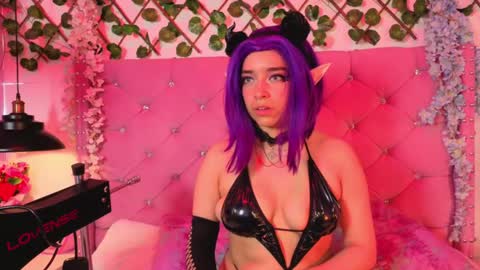 Kira online show from May 28, 2026, 7:55 pm