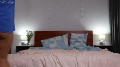 Snapshot of kirabl00m chatting on April 28, 2026, 8:52 am kira bloom online show from April 28, 2026, 8:52 am