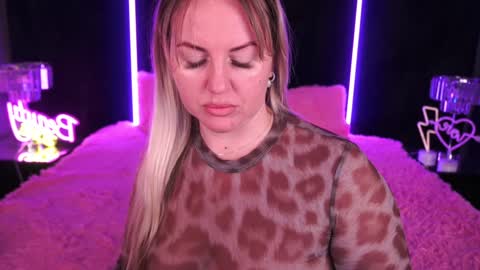 Snapshot of kiracandys chatting on February 5, 2025, 2:29 am Kira online show from February 5, 2025, 2:29 am