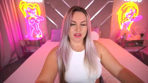 Kira online show from October 28, 2025, 10:45 pm