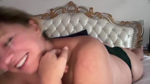 KiraDivine online show from September 26, 2025, 1:48 pm