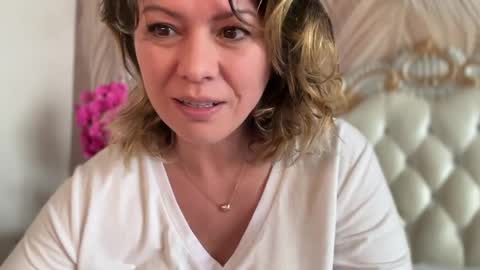 KiraDivine online show from March 25, 2026, 12:11 pm