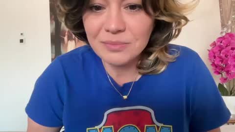 KiraDivine online show from April 3, 2026, 12:47 pm