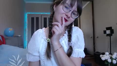 KiraGoldens online show from September 21, 2025, 6:04 am