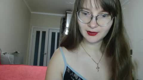 KiraGoldens online show from November 10, 2025, 6:23 am