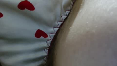 KiraGoldens online show from November 22, 2025, 8:46 am