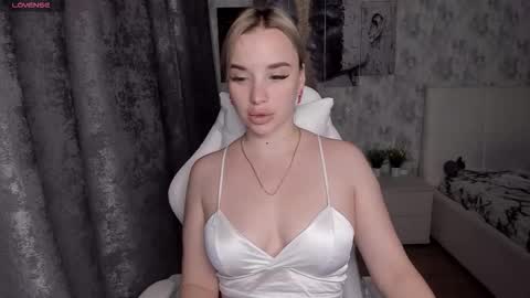 kirakrox online show from October 12, 2025, 6:40 pm