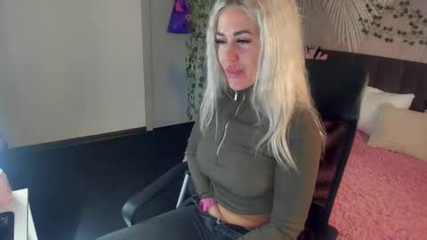 Kira online show from October 25, 2025, 1:57 am