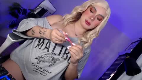 Its your girl KIRA online show from May 20, 2026, 2:07 am